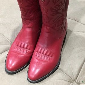 Red Ariat women’s cowboy boots